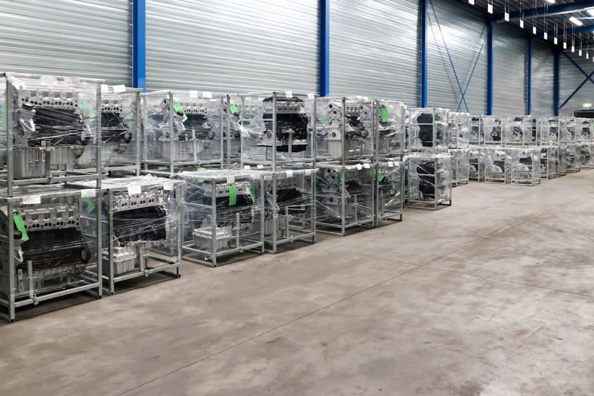 Reconditioned engines in the Motorlager warehouse, ready to ship
